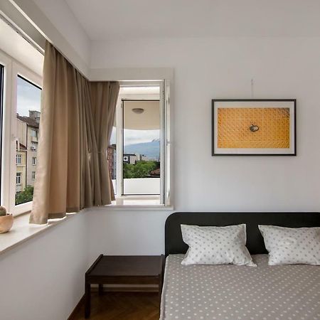 Design Apartment In Sofia Top City Center Luaran gambar