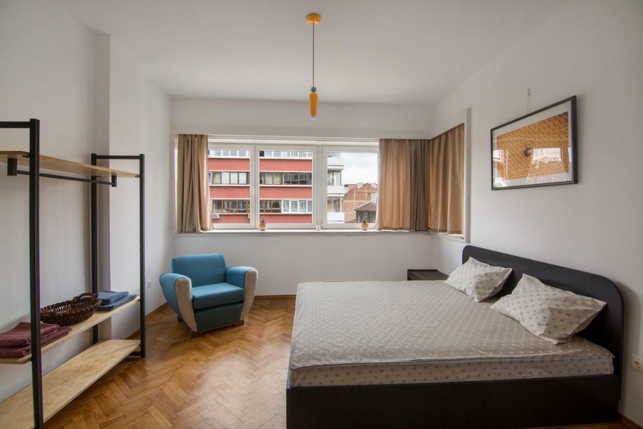 Design Apartment In Sofia Top City Center Luaran gambar