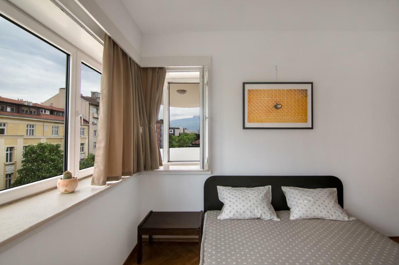 Design Apartment In Sofia Top City Center Luaran gambar