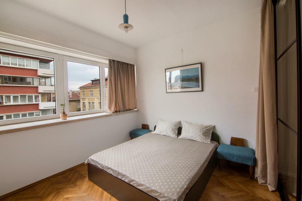 Design Apartment In Sofia Top City Center Luaran gambar
